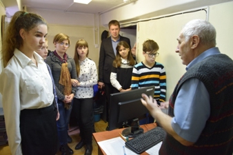 Дружная команда «Бригантина» школы №29 города Костромы посетила архив. Фото