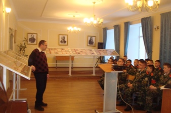 Фото c выездной выставки о Великой Отечественной войне в кадетском корпусе