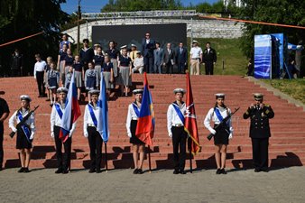 Cлет юных моряков в Костроме на набережной р. Волги. Фото.