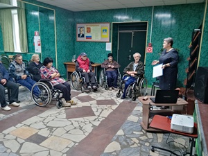 Выставка «Народное искусство области Костромской» в костромском Заволжском доме-интернате для престарелых и инвалидов. Фото.
